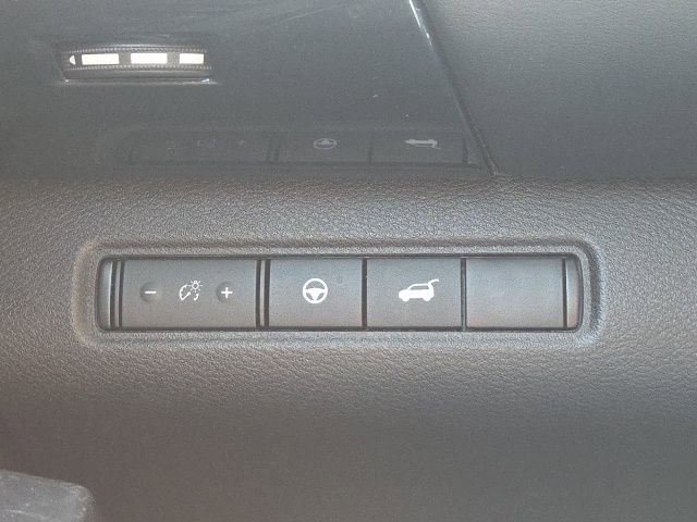 Used 2025 Nissan Pathfinder SV FWD image 28