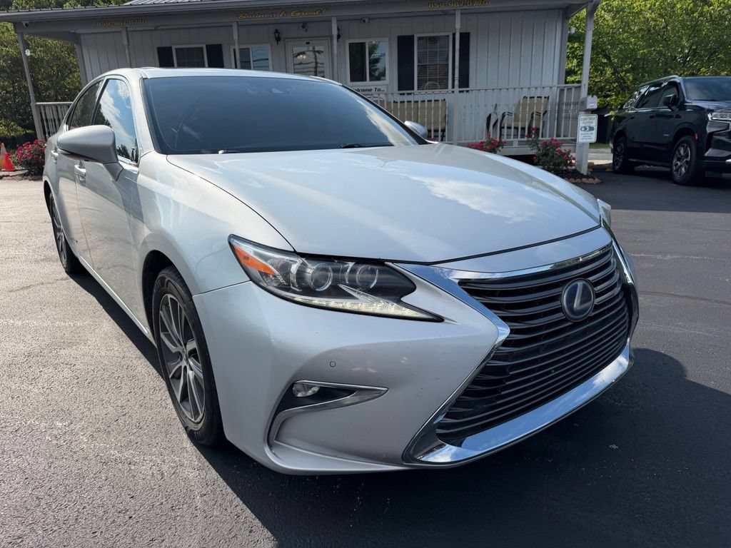 Used 2017 Lexus ES 300h w/ Navigation System Package FWD image 3