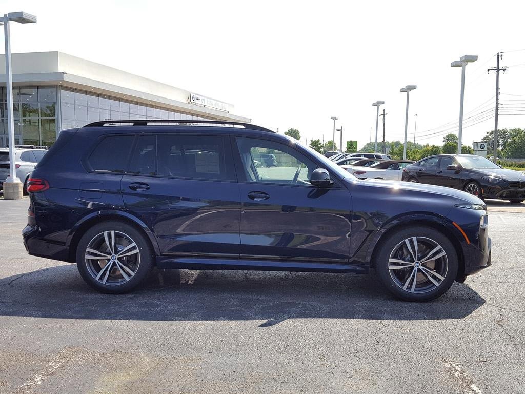 New 2026 BMW X7 M60i image 3