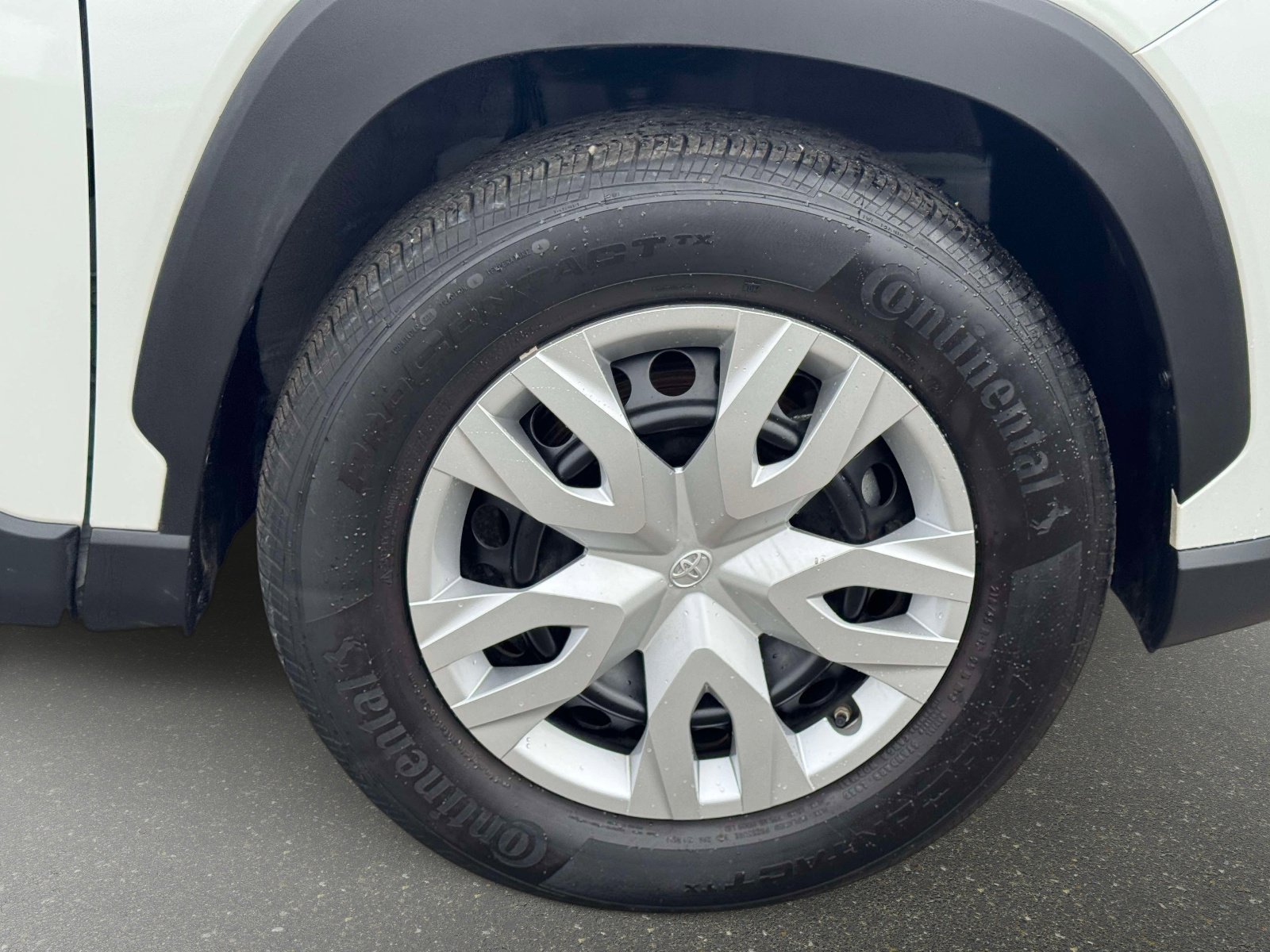 Used 2024 Toyota Corolla Cross L image 8