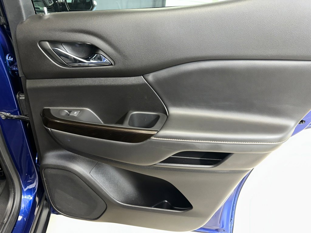 Certified 2023 GMC Acadia SLE w/ Driver Convenience Package image 28