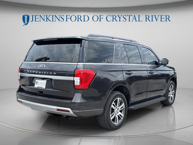 Used 2024 Ford Expedition XLT RWD image 3