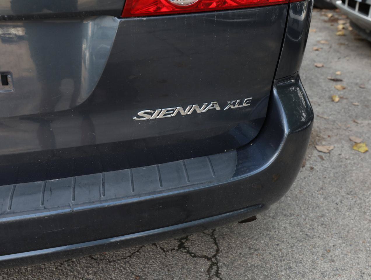 Used 2006 Toyota Sienna XLE w/ XLE Pkg 4 FWD image 8