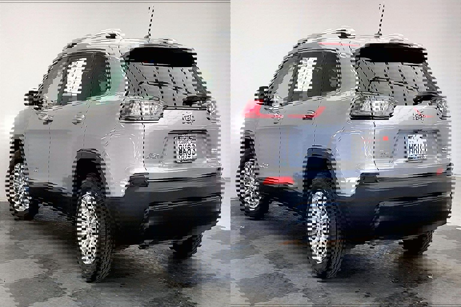 Used 2019 Jeep Cherokee Latitude w/ Popular Appearance Group image 10