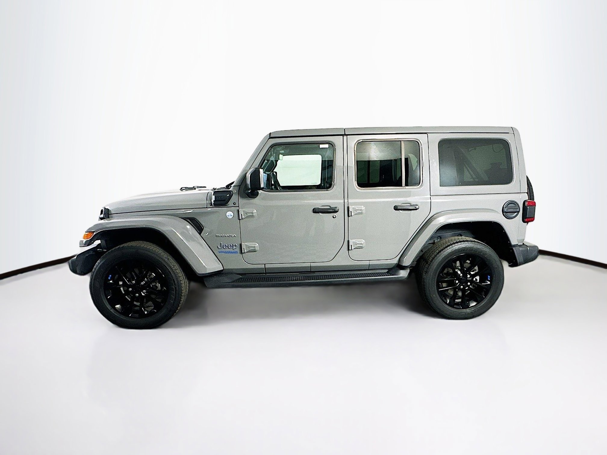Used 2022 Jeep Wrangler Unlimited Sahara w/ Cold Weather Group AWD/4WD image 4