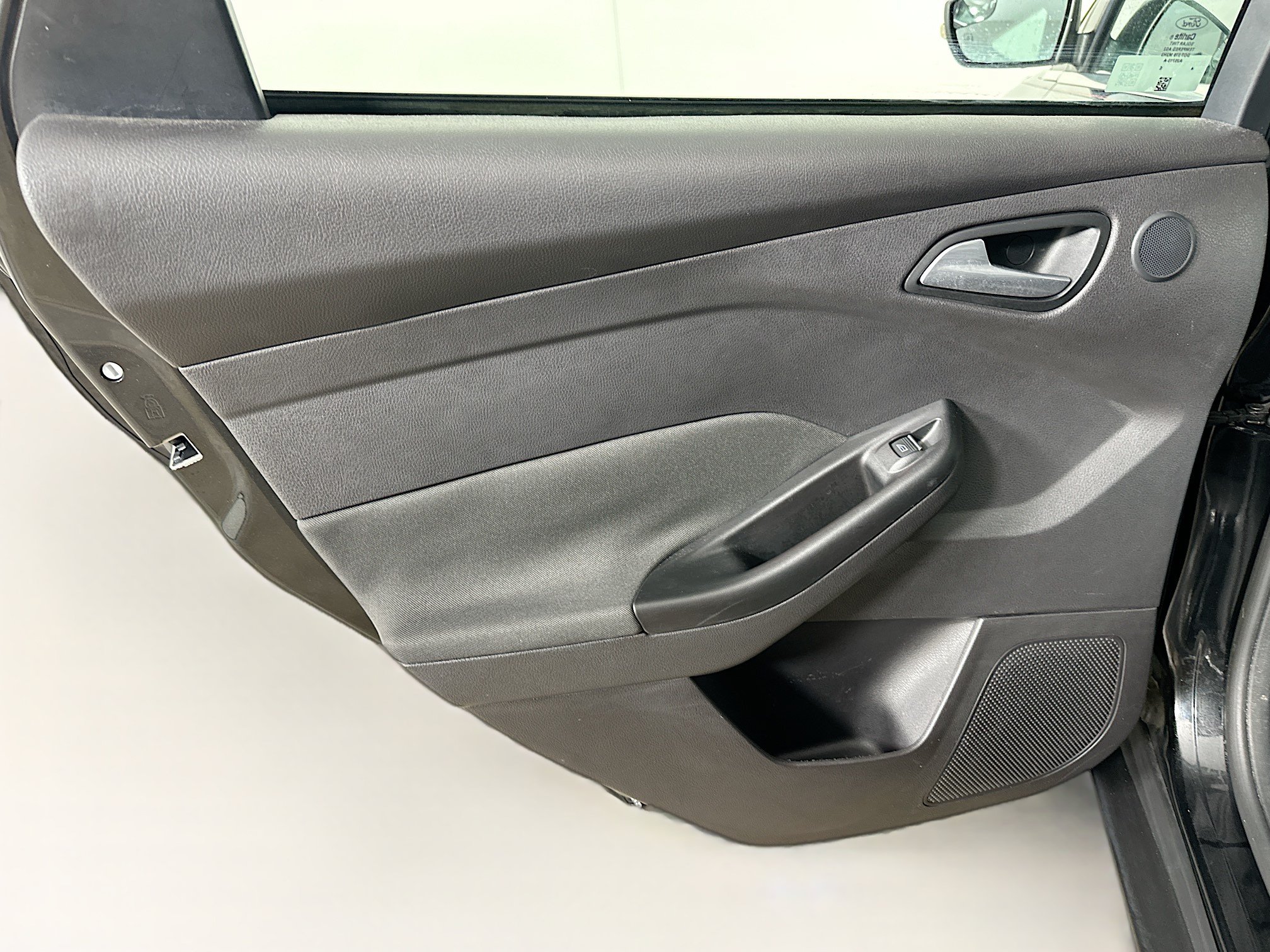 Used 2014 Ford Focus Titanium FWD image 28
