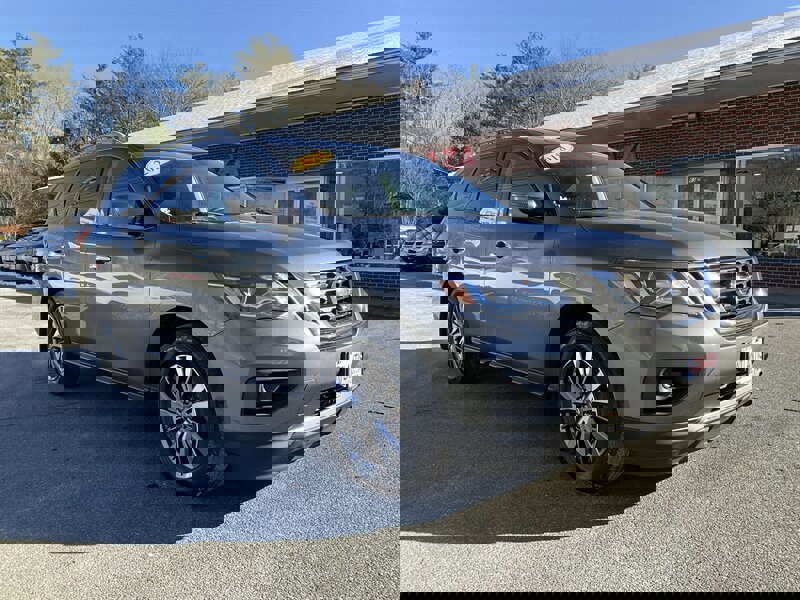 Used 2018 Nissan Pathfinder S image 3