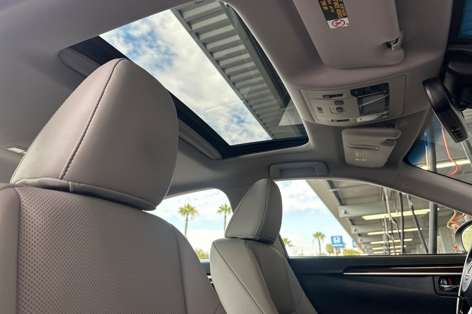Used 2017 Lexus ES 300h w/ Navigation System Package FWD image 15