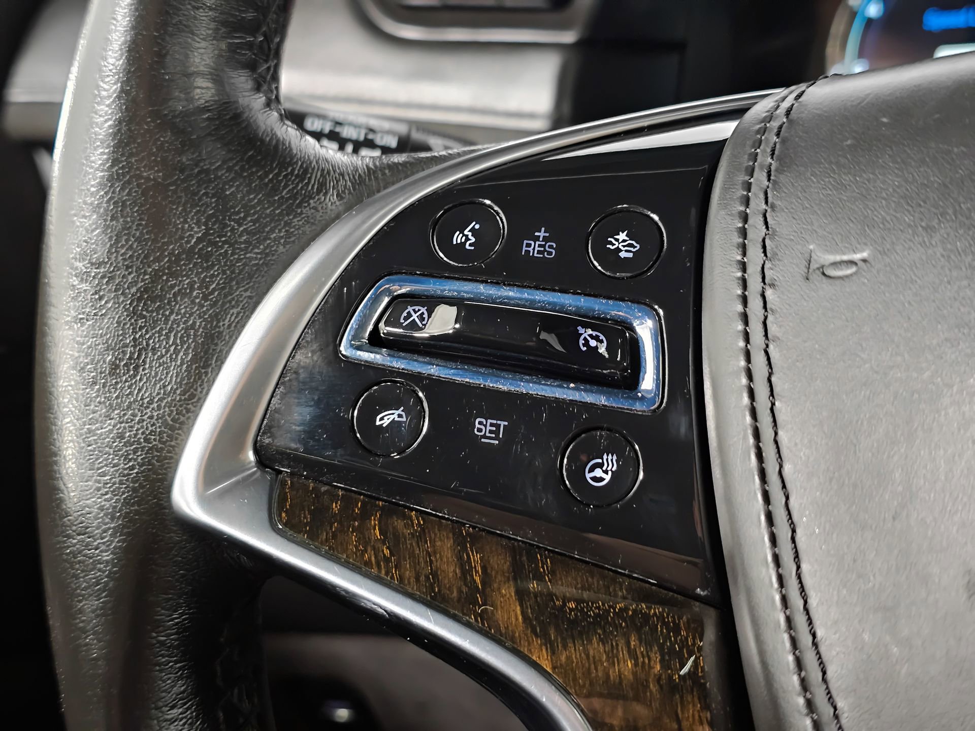 Used 2016 Cadillac Escalade ESV Platinum AWD/4WD image 36