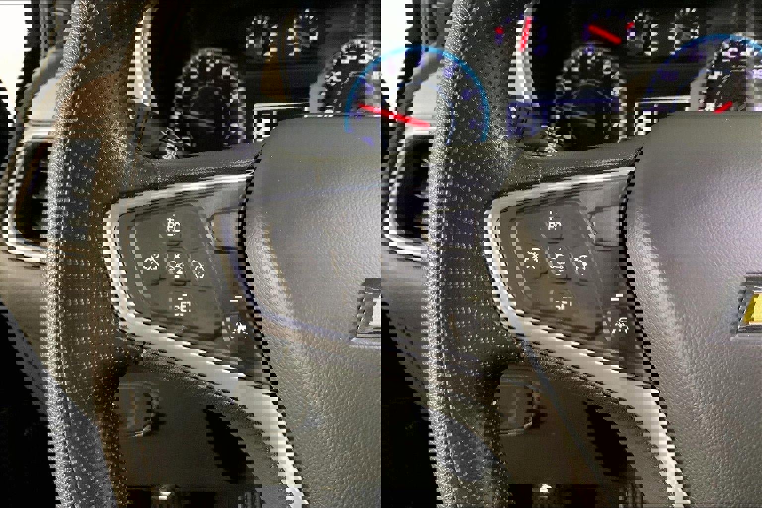 Used 2023 Chevrolet Equinox LS image 18