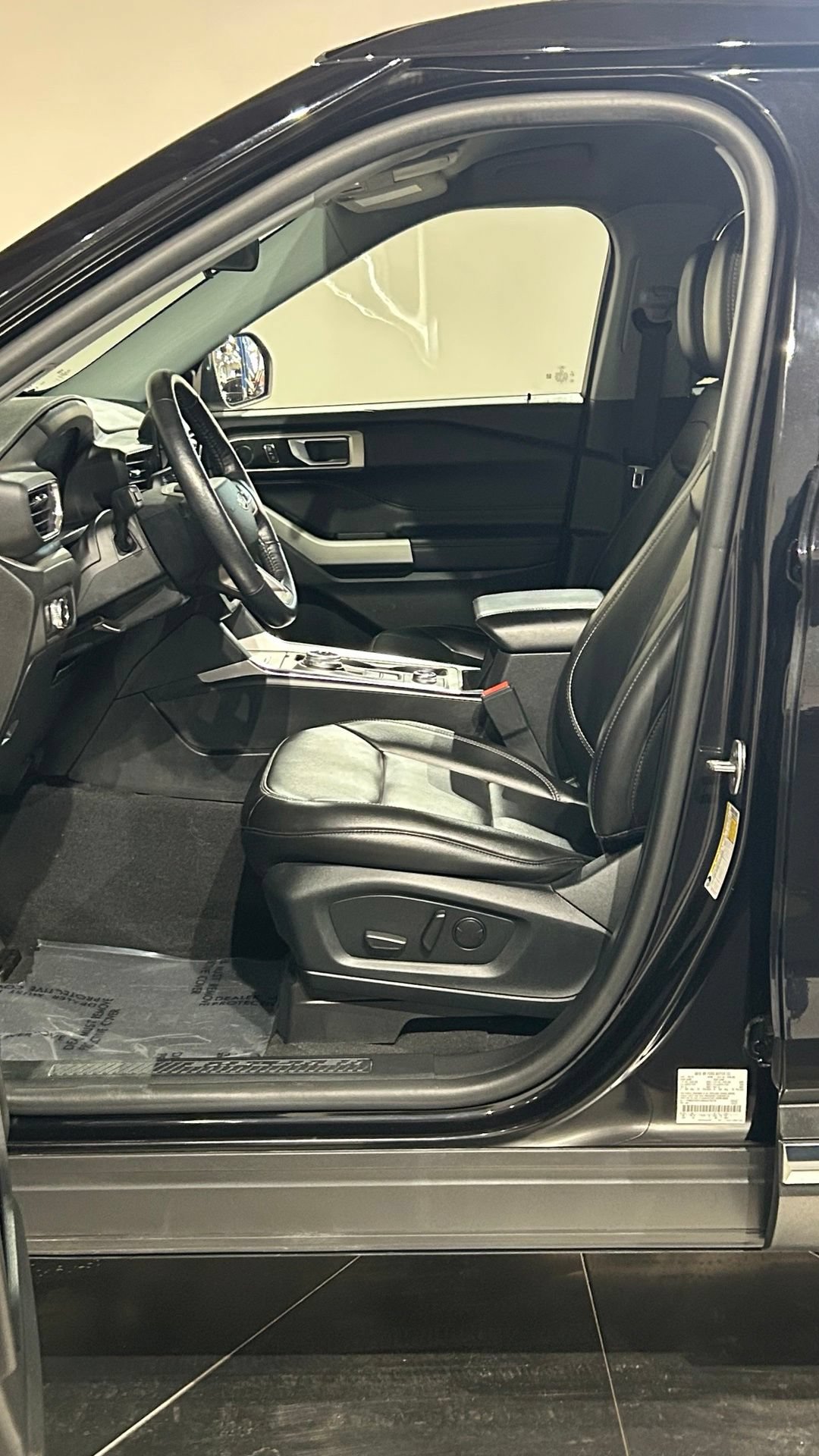 Used 2022 Ford Explorer XLT w/ Equipment Group 202A AWD/4WD image 46
