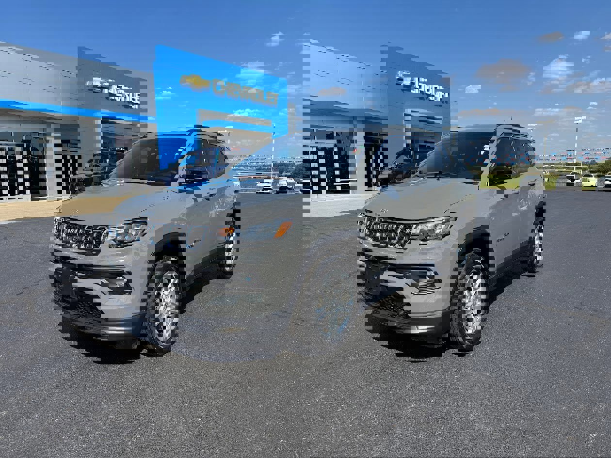 Used 2023 Jeep Compass Latitude image 1