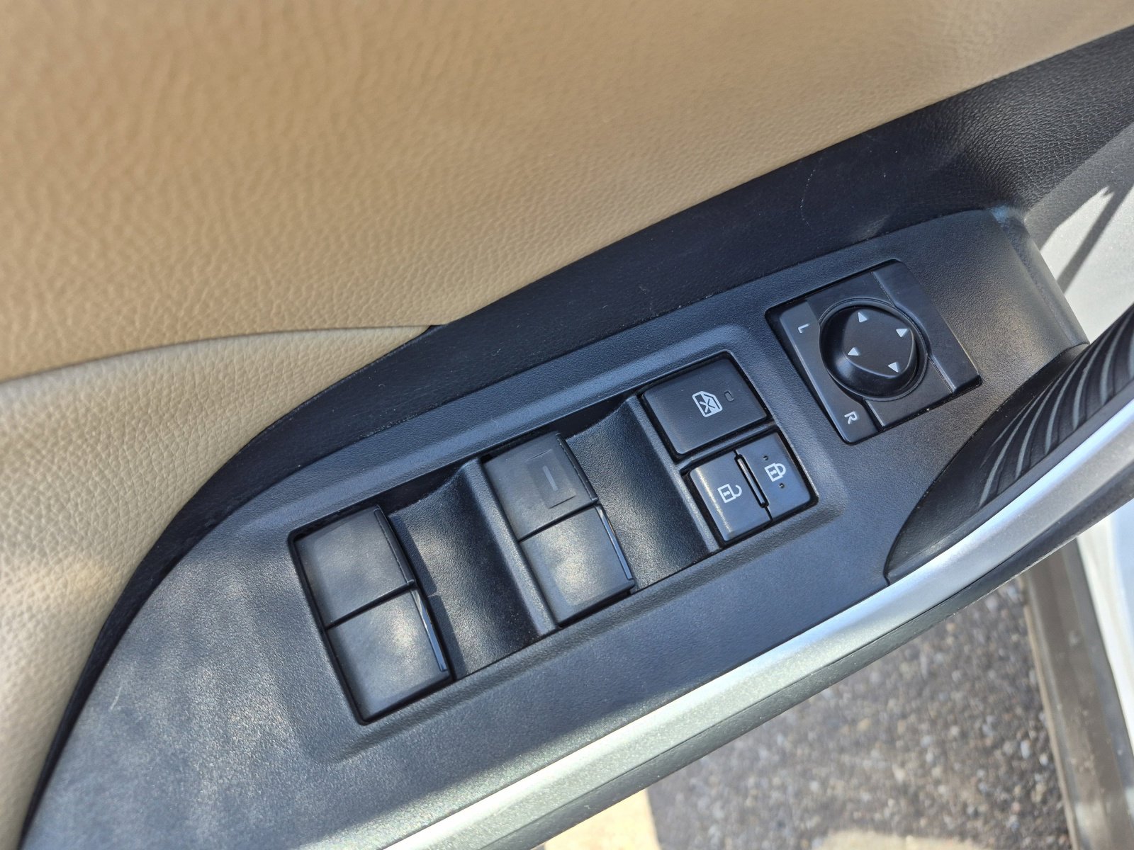 Used 2021 Toyota RAV4 XLE w/ Convenience Package AWD/4WD image 13