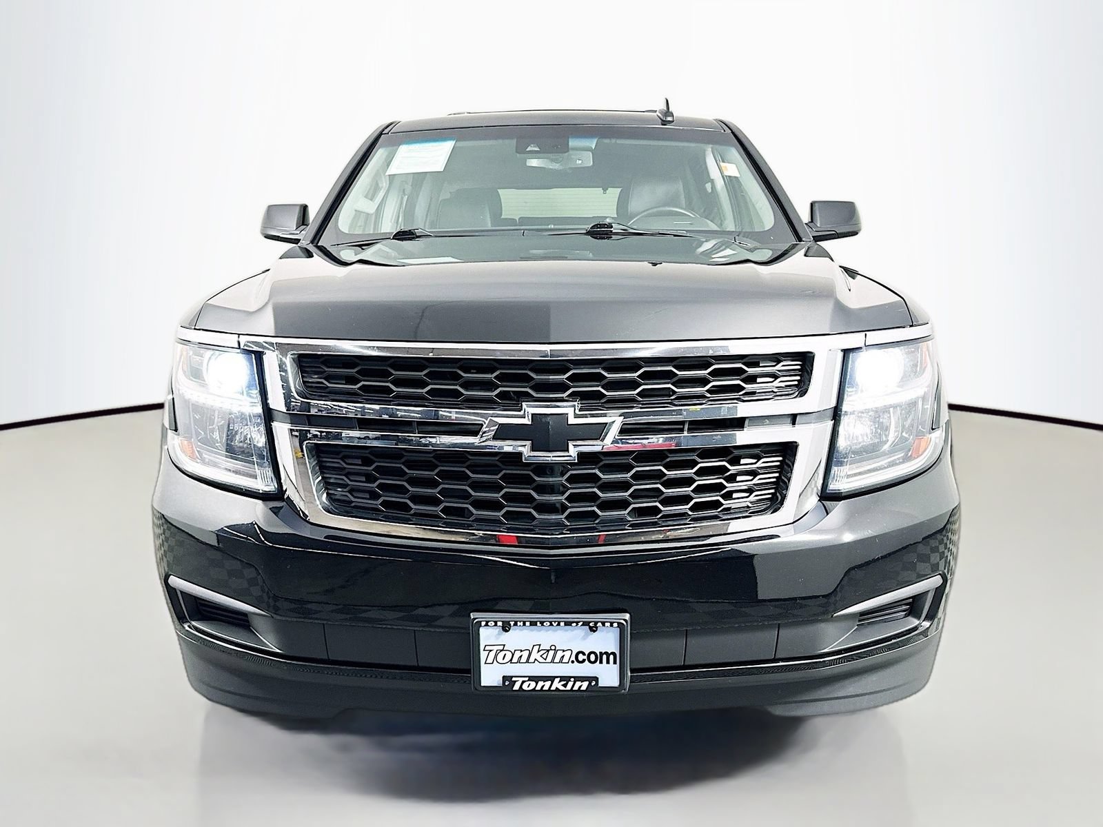 Used 2018 Chevrolet Tahoe LT w/ LT Midnight Edition AWD/4WD image 2