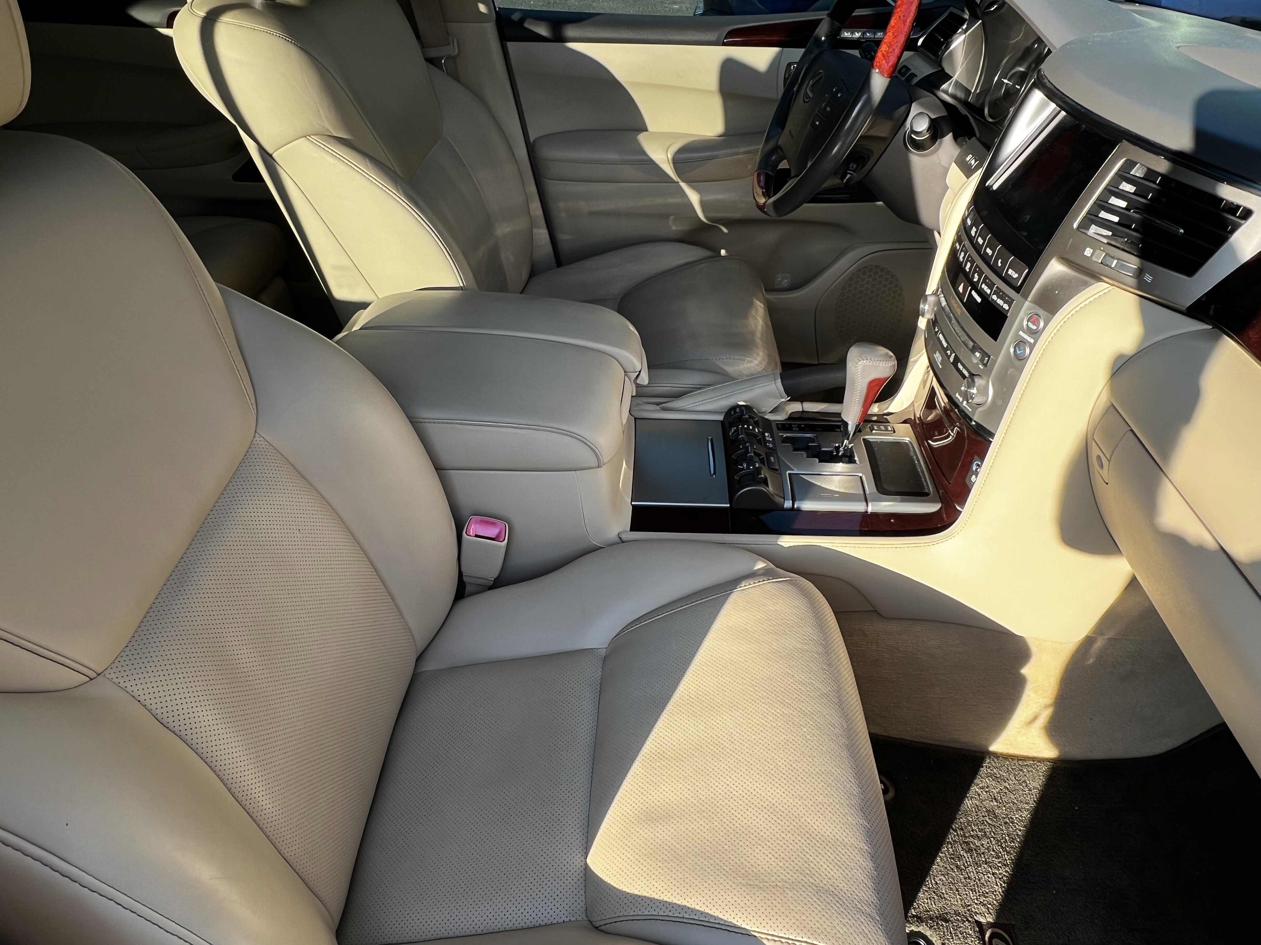 Used 2014 Lexus LX 570 4WD image 44