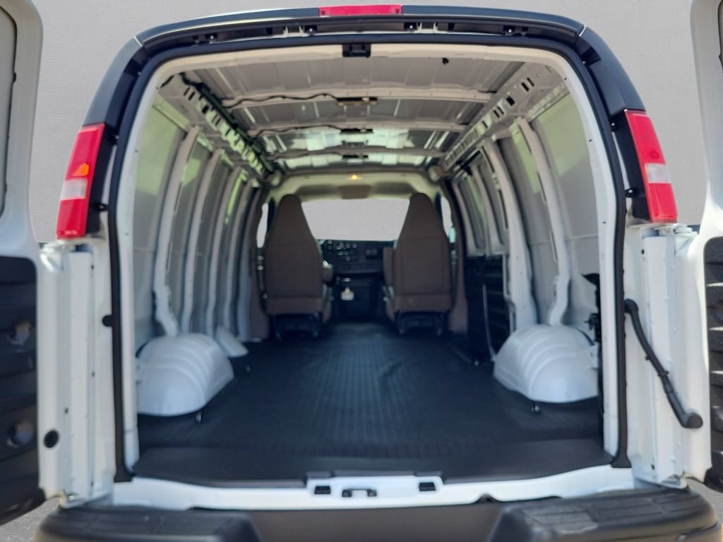 New 2026 Chevrolet Express 3500 w/ Driver Convenience Package RWD image 23