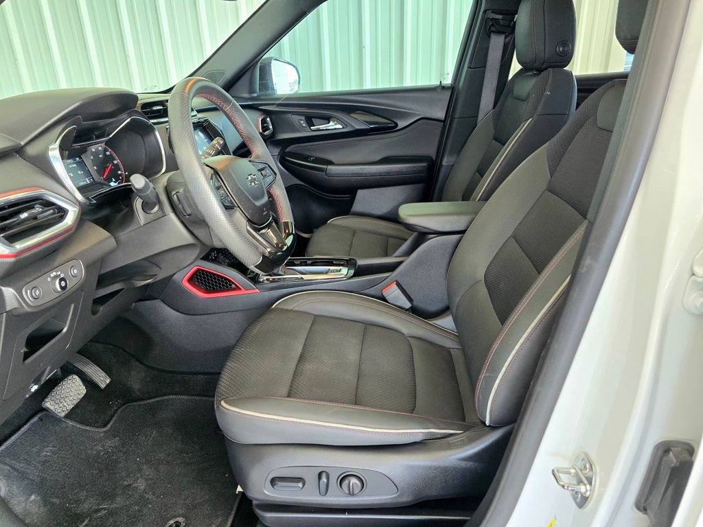 Used 2023 Chevrolet TrailBlazer RS w/ Sun and Liftgate Package image 14