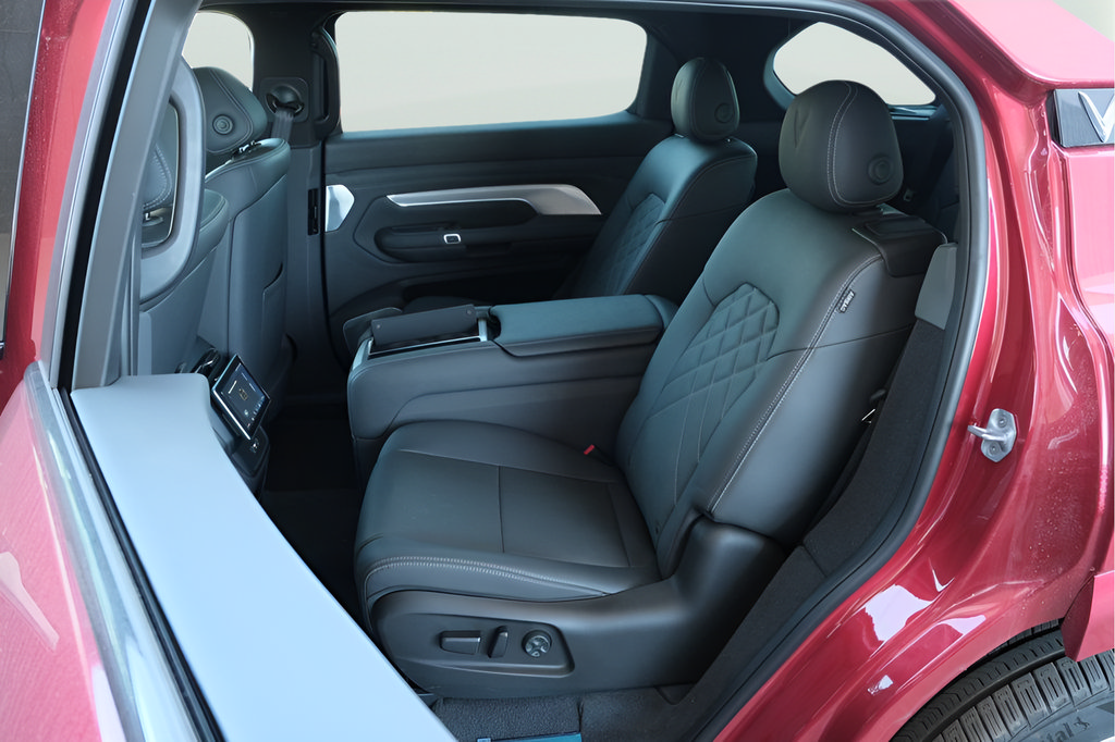 New 2024 VinFast VF 9 Plus AWD/4WD image 20