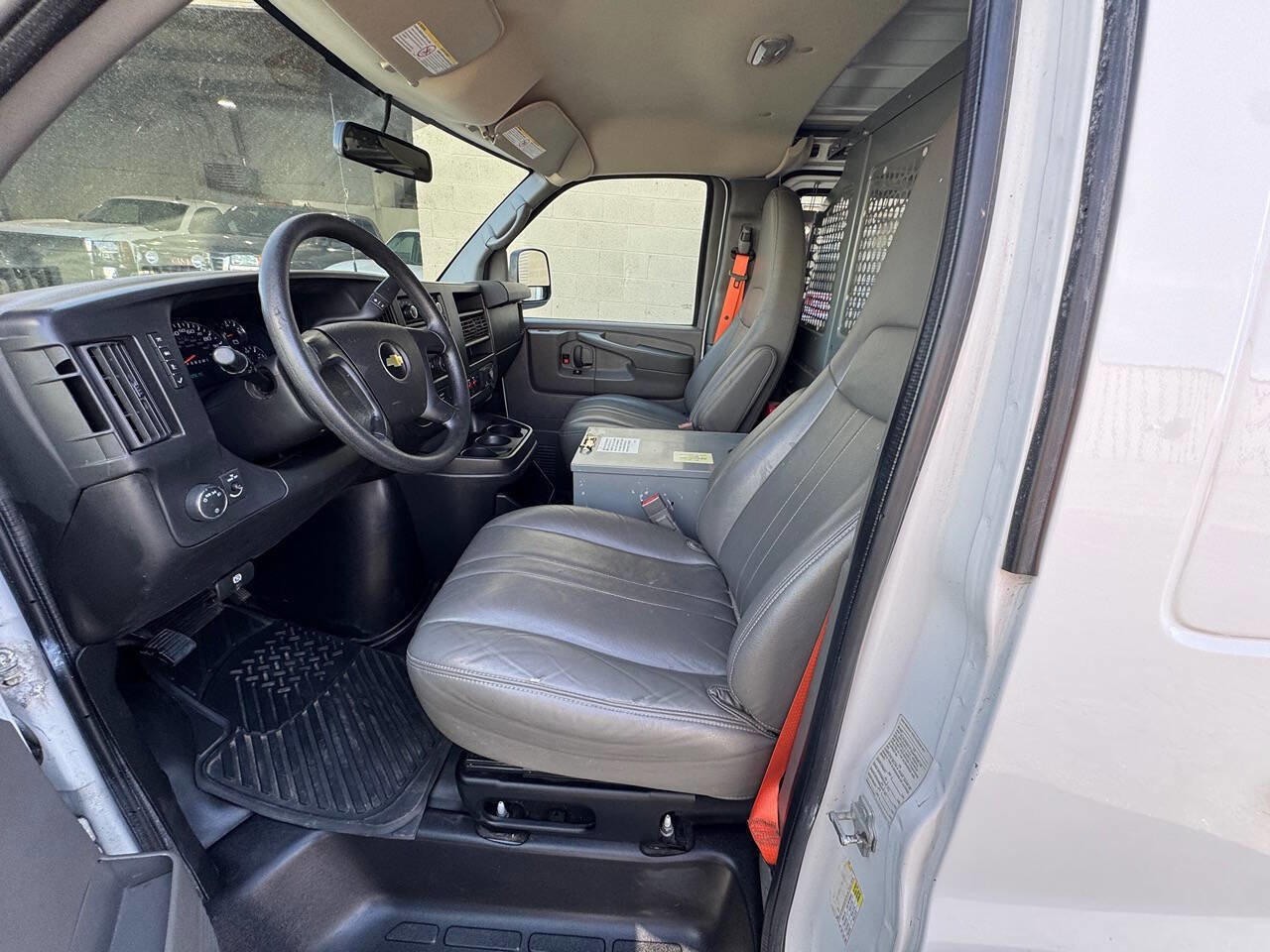 Used 2015 Chevrolet Express 2500 RWD image 12