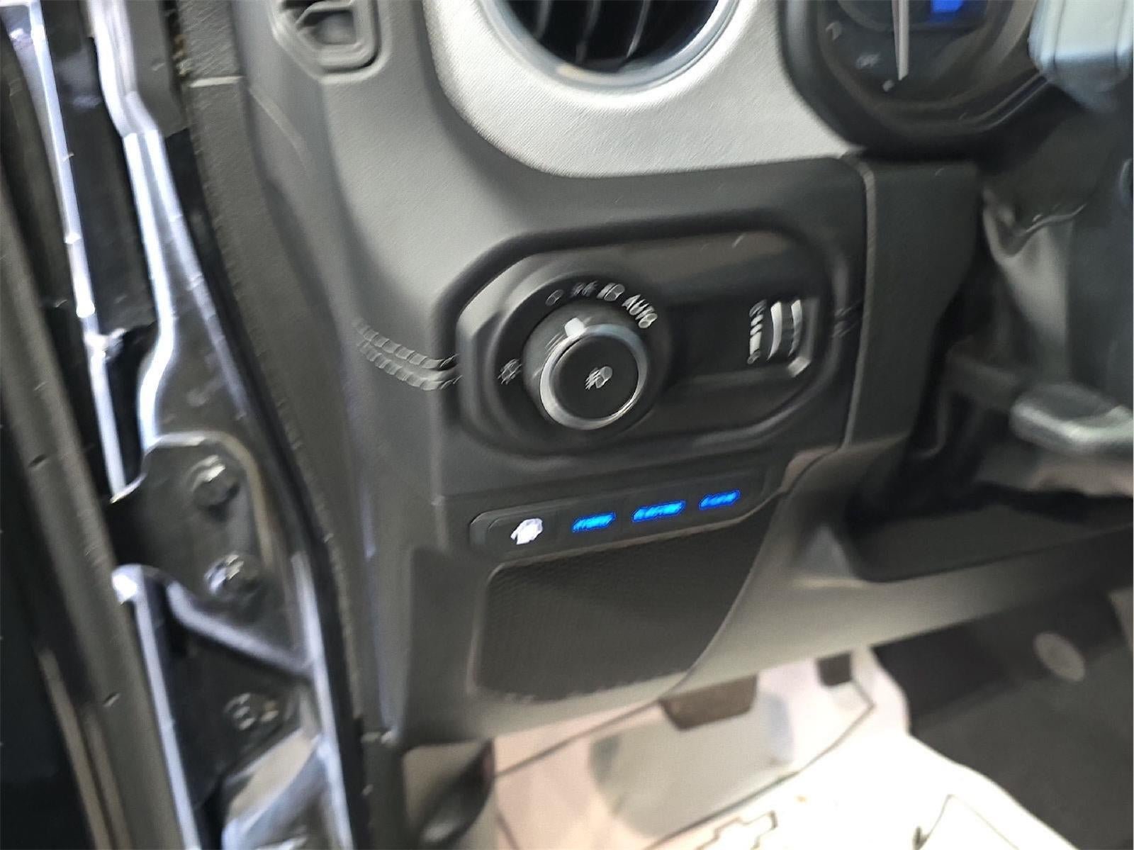 Used 2025 Jeep Wrangler Unlimited Sahara AWD/4WD image 10