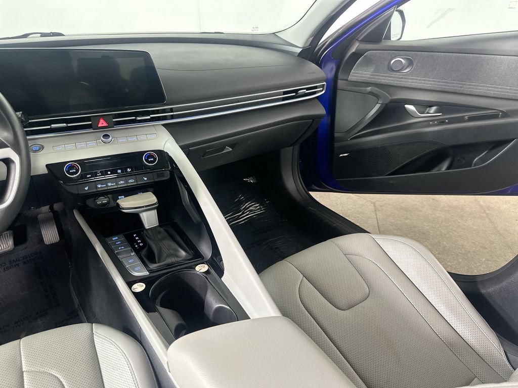 Used 2024 Hyundai Elantra Limited FWD image 21
