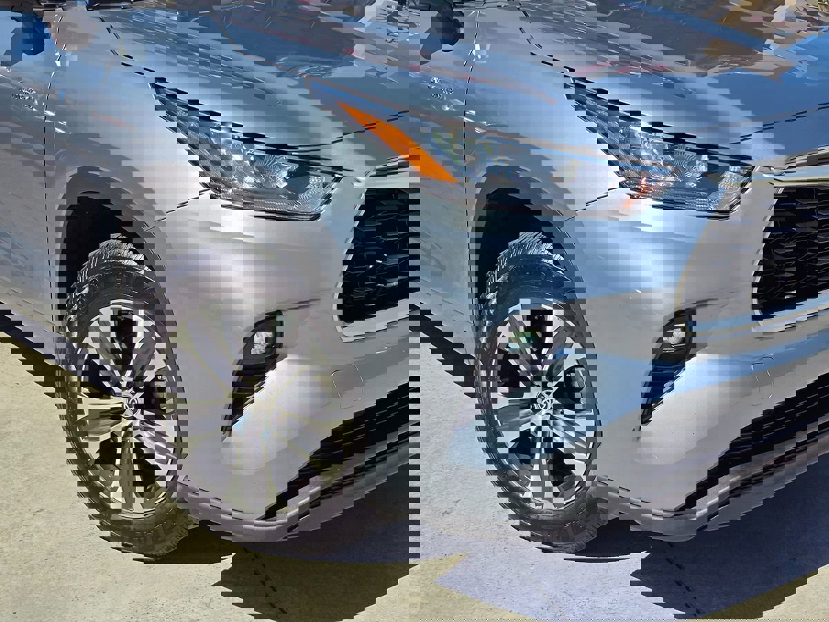 Used 2020 Toyota Highlander XLE image 4