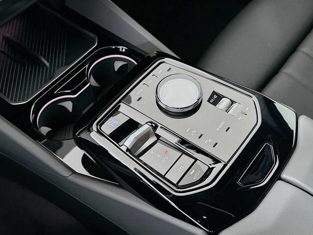Used 2027 BMW 530i w/ M Sport Package RWD image 15