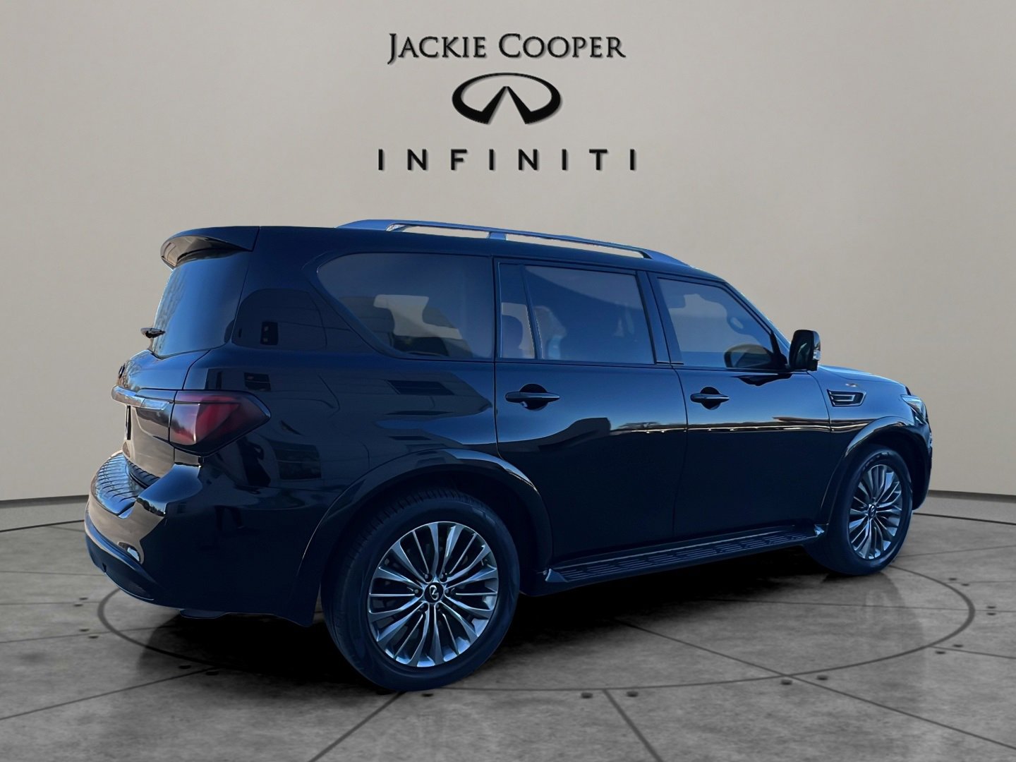 Certified 2018 INFINITI QX80 4WD w/ Deluxe Technology Package image 5