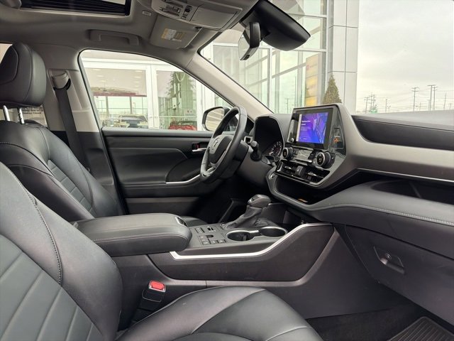 Certified 2024 Toyota Highlander XLE image 52