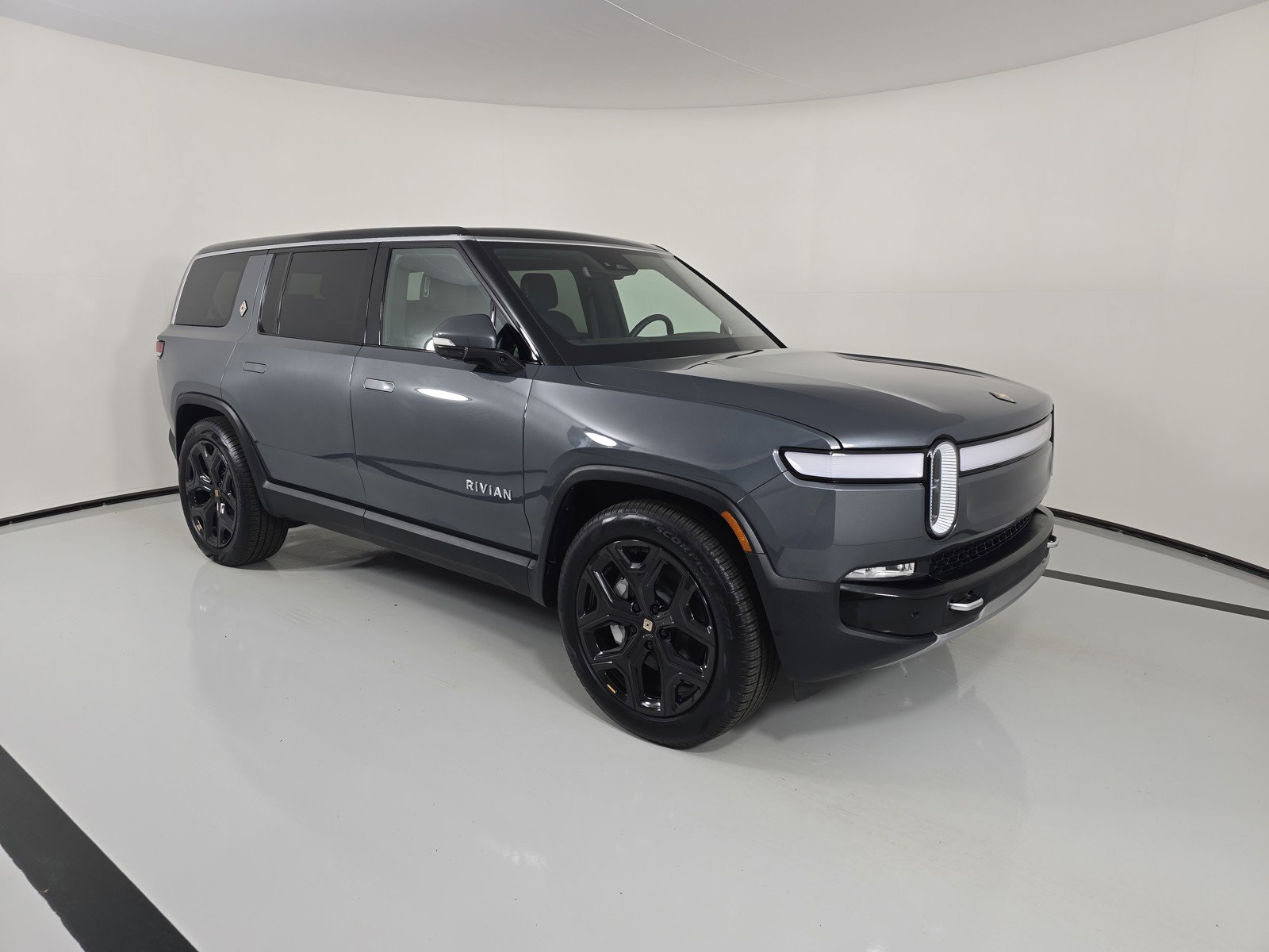 Used 2023 Rivian R1S Adventure image 7