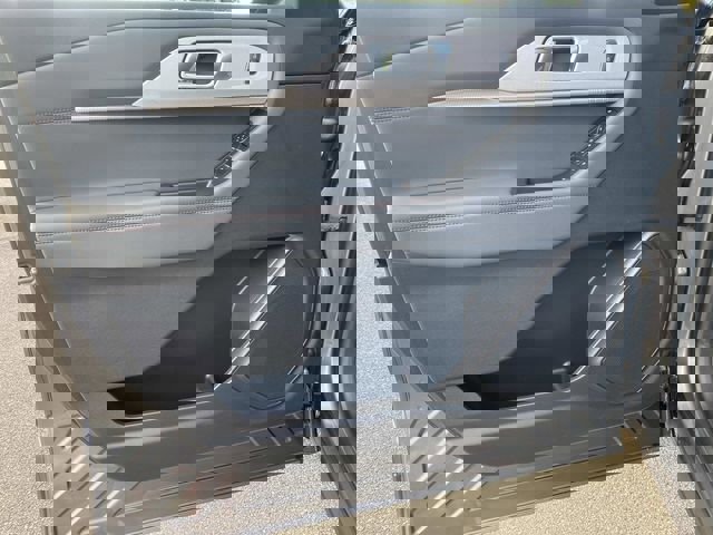 Used 2025 Ford Explorer Active RWD image 17