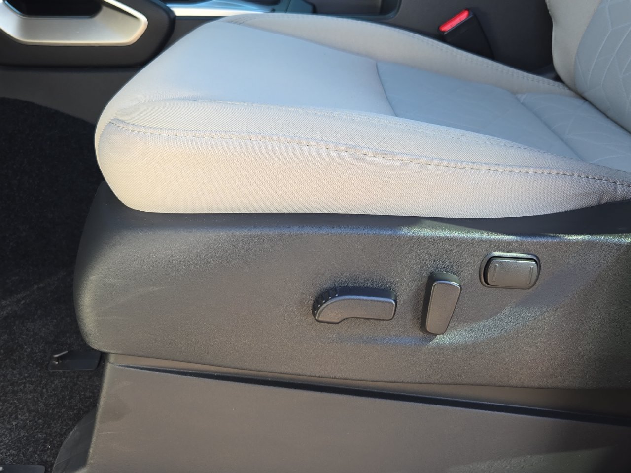 Used 2025 Nissan Frontier SV RWD image 28