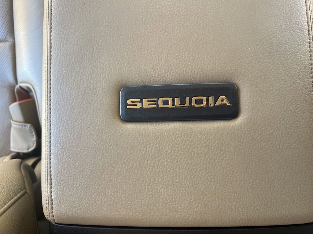 Used 2014 Toyota Sequoia Platinum image 29