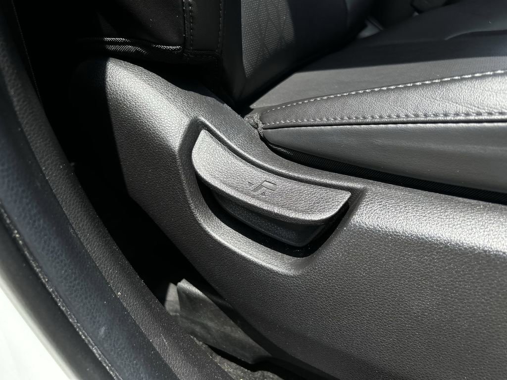 Used 2023 Kia Carnival LX FWD image 30