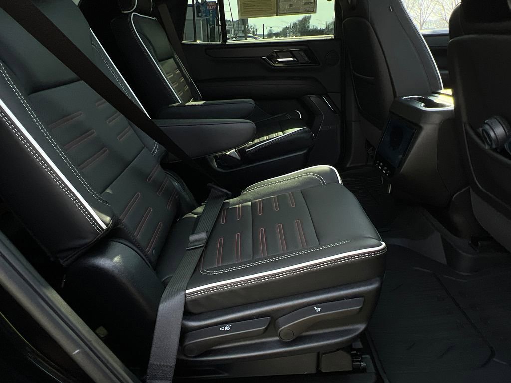 Used 2025 GMC Yukon AT4 Ultimate w/ LPO, Floor Liner Package AWD/4WD image 14
