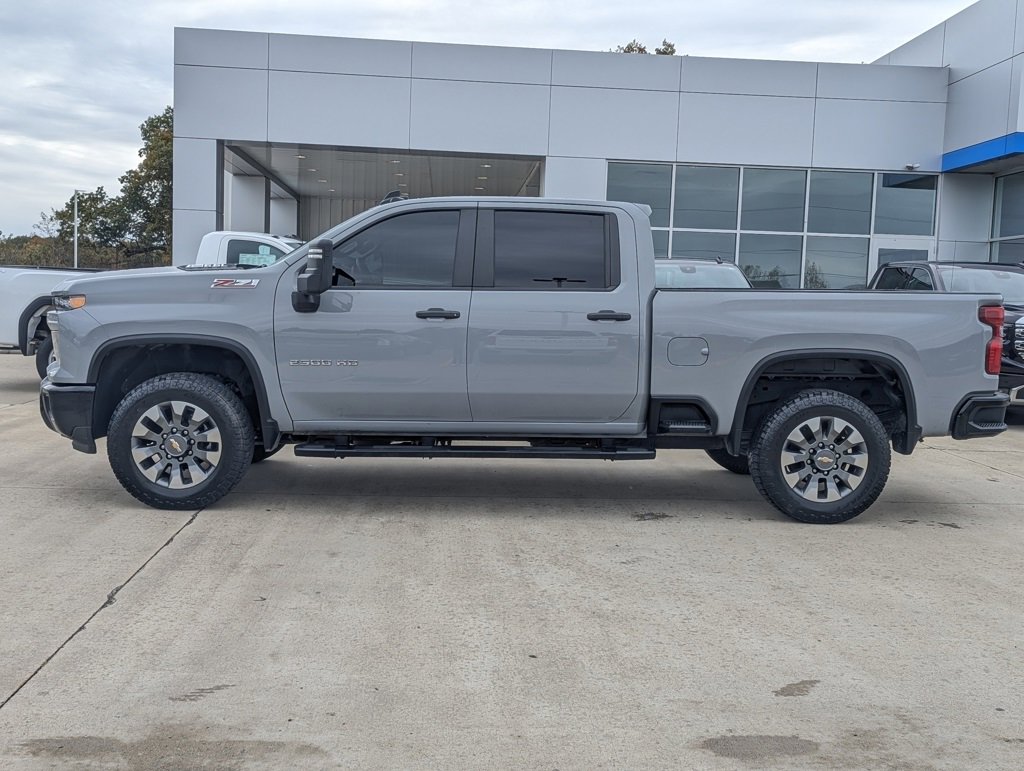 Used 2025 Chevrolet Silverado 2500 Custom w/ Custom Value Package image 9