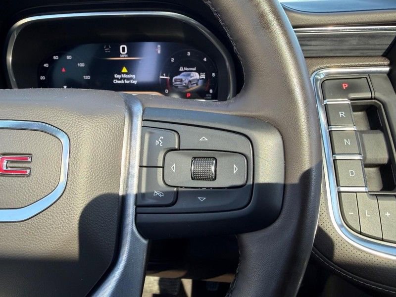 Used 2023 GMC Yukon SLT w/ SLT Premium Package image 15