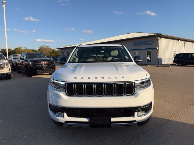 Used 2024 Jeep Wagoneer Series III w/ Premium Group I AWD/4WD image 2