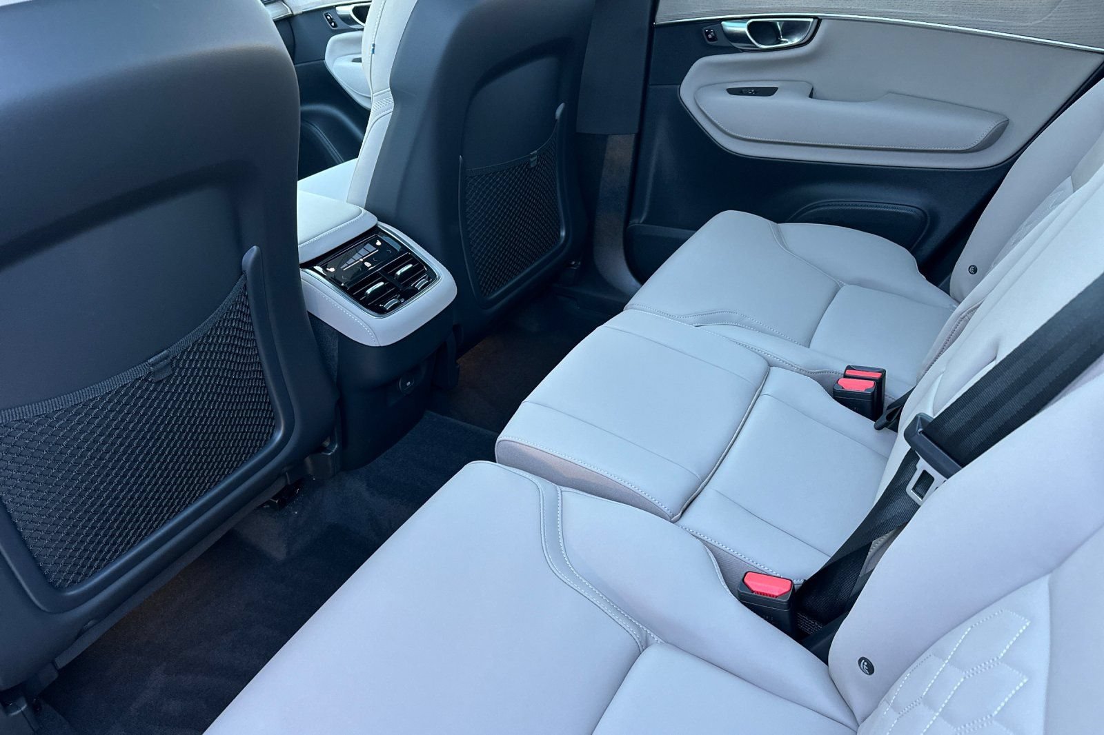 New 2026 Volvo XC90 B5 Plus w/ Protection Package AWD/4WD image 4