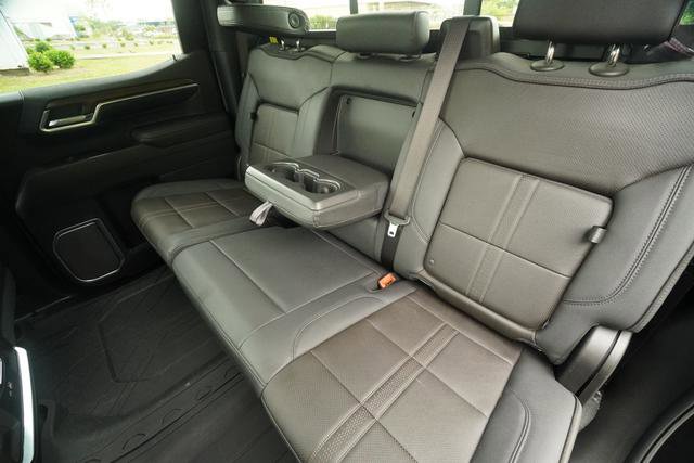 Used 2025 Chevrolet Silverado 1500 High Country w/ High Country Premium Package AWD/4WD image 33