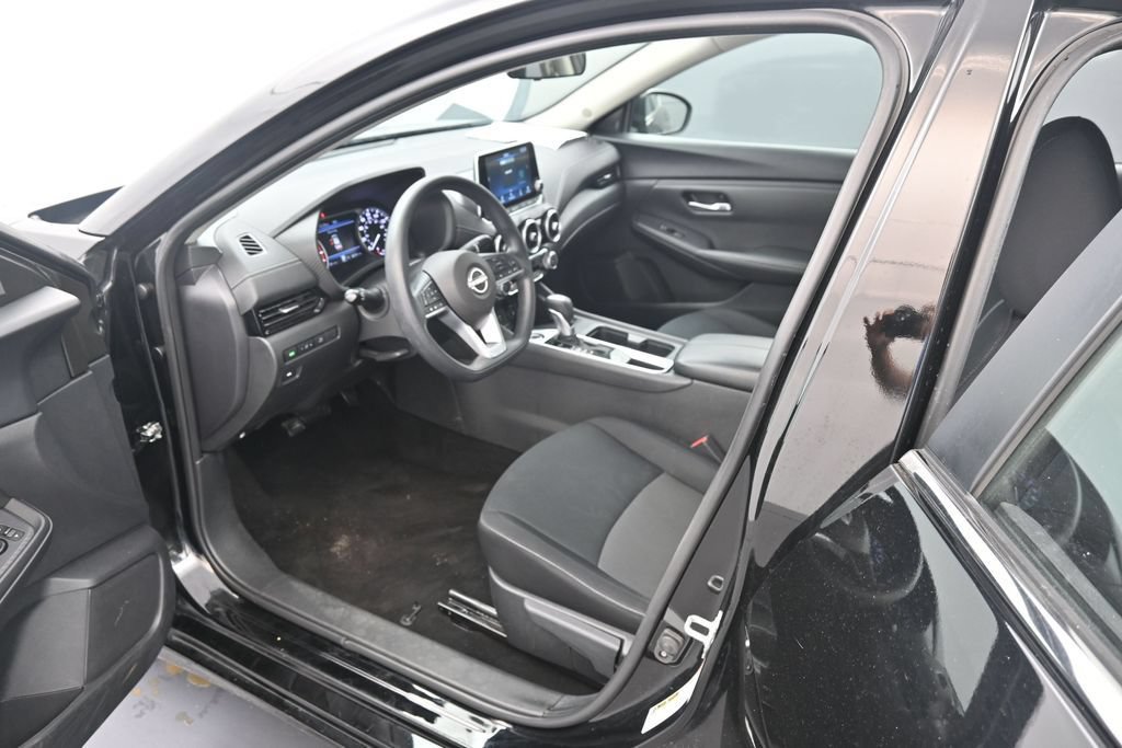 Used 2024 Nissan Sentra SV FWD image 17