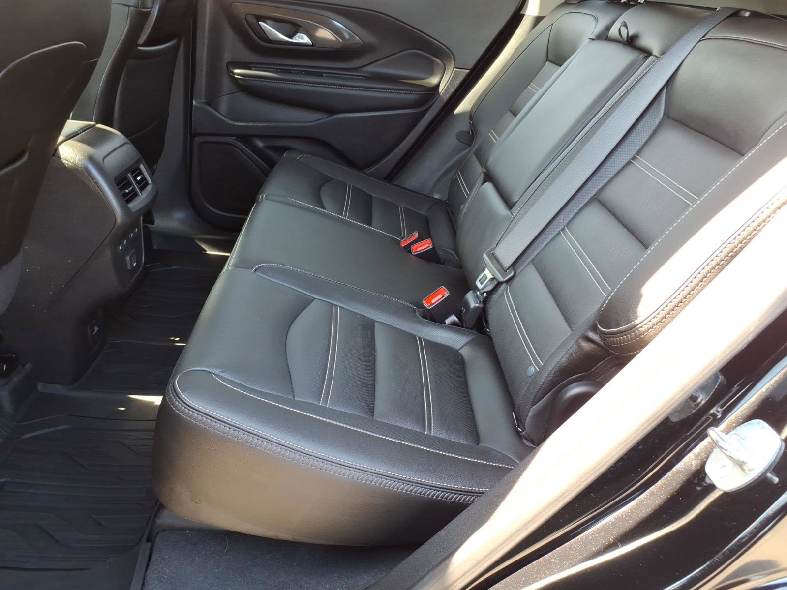 Certified 2024 GMC Terrain Denali w/ Denali Premium Package AWD/4WD image 11