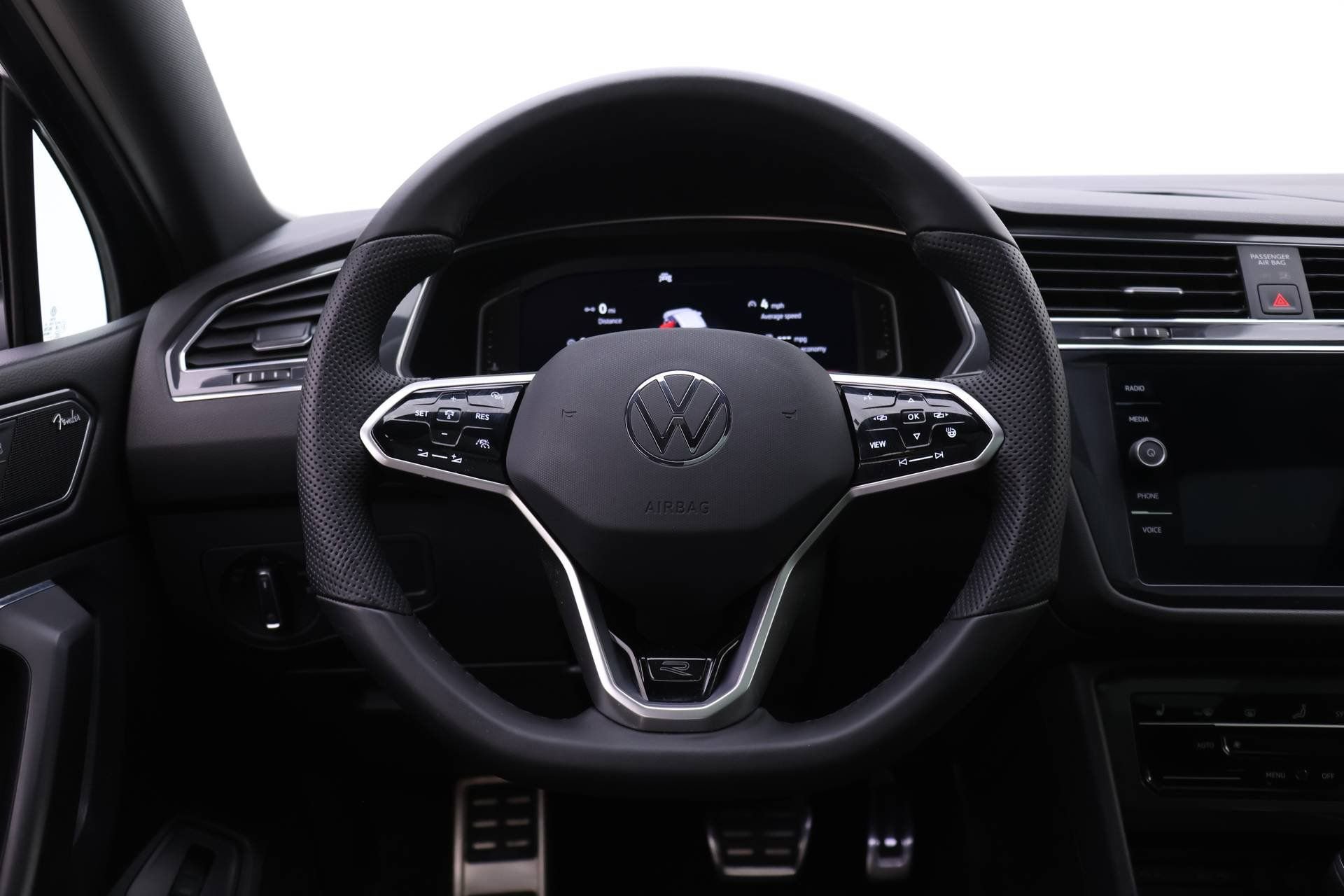 Used 2022 Volkswagen Tiguan SEL R-Line image 12