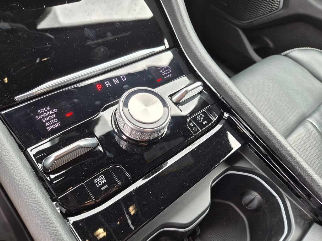 Used 2024 Jeep Grand Cherokee Overland w/ Luxury Tech Group IV AWD/4WD image 20