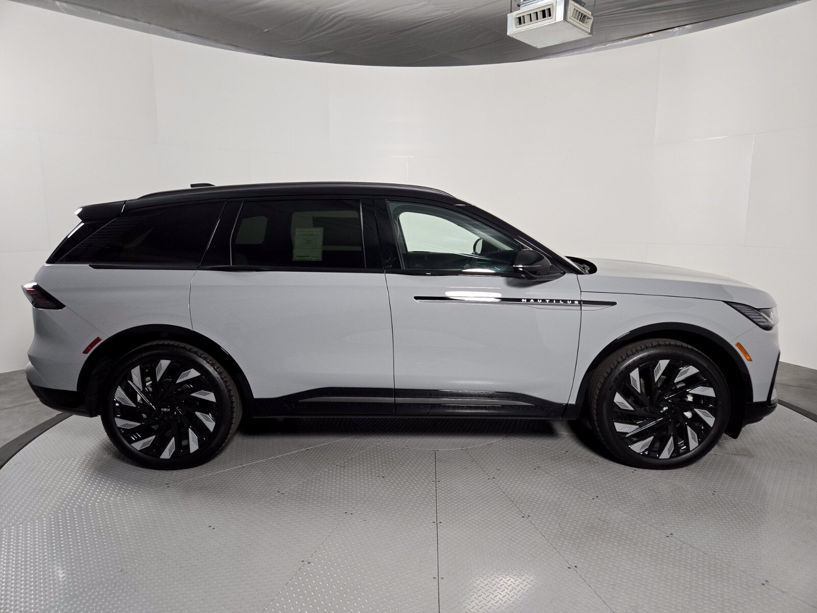 New 2026 Lincoln Nautilus Reserve w/ Jet Appearance Package AWD/4WD image 3