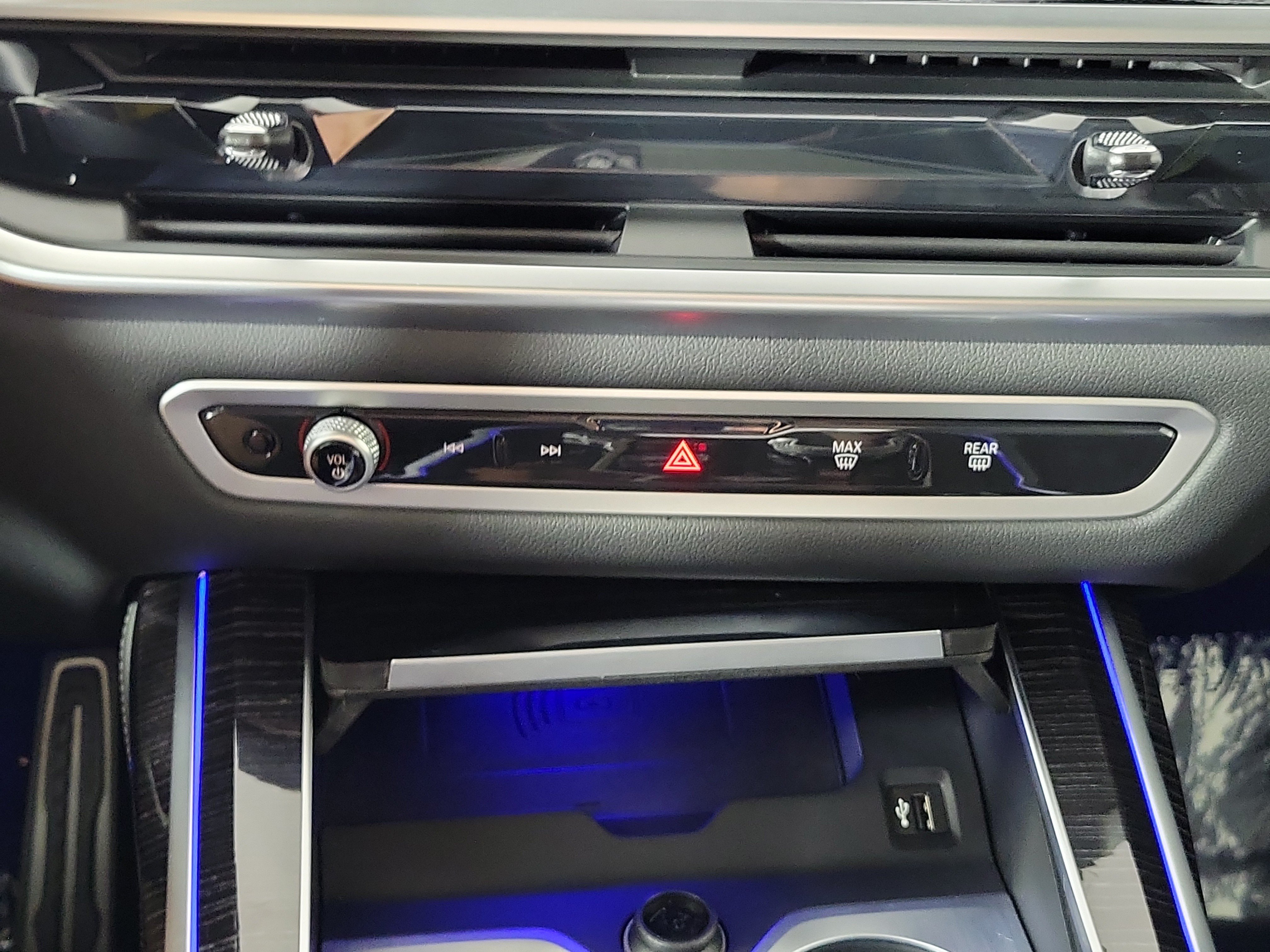 Certified 2025 BMW X7 M60i AWD/4WD image 21