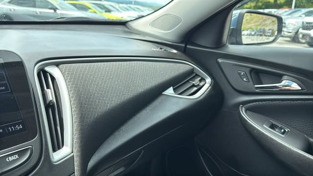 Used 2025 Chevrolet Malibu LS FWD image 21