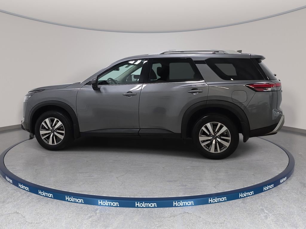 Used 2023 Nissan Pathfinder SL w/ Black Appearance Package AWD/4WD image 9