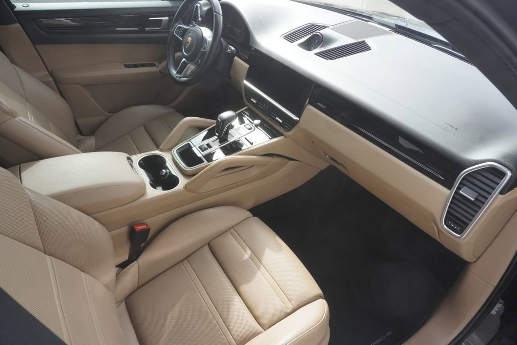 Used 2022 Porsche Cayenne Coupe image 22
