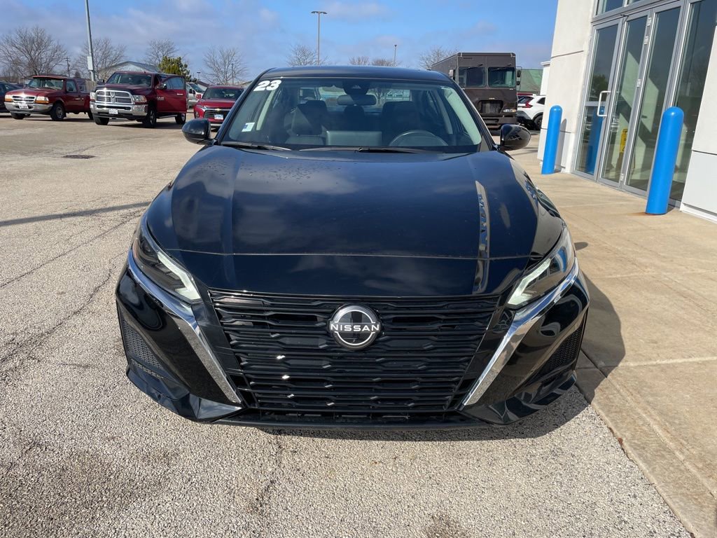 Used 2023 Nissan Altima 2.5 SV w/ SV Premium Package image 3